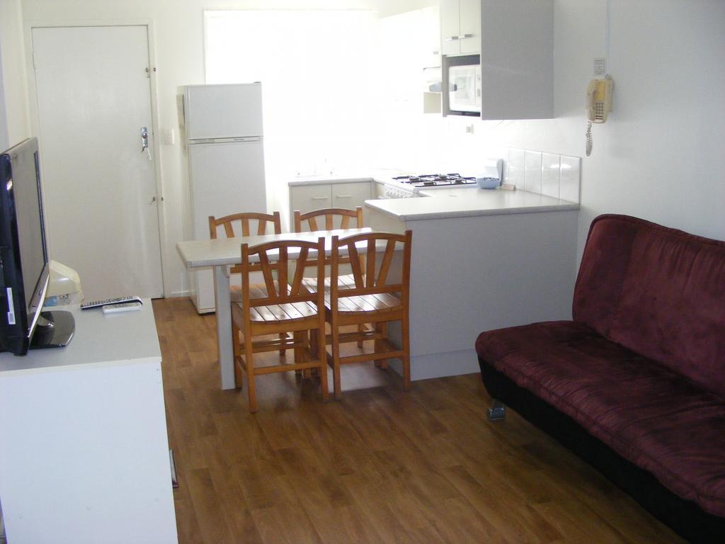 Bargara Motor Inn - Pet Friendly Room photo