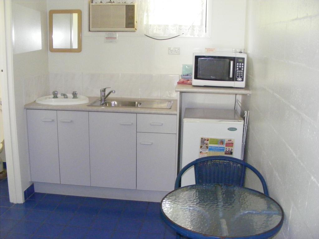 Bargara Motor Inn - Pet Friendly Room photo